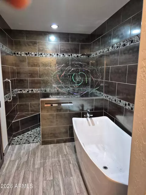 Bath - 8444 N 7th Ave, Phoenix, AZ 85021 photo 4 of 6