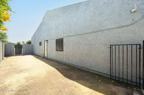 Exterior - 8444 N 7th Ave, Phoenix, AZ 85021 photo 7 of 14