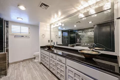 Bath - 8444 N 7th Ave, Phoenix, AZ 85021 photo 5 of 6