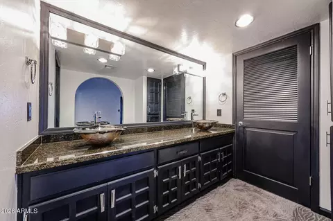 Bath - 8444 N 7th Ave, Phoenix, AZ 85021 photo 2 of 6