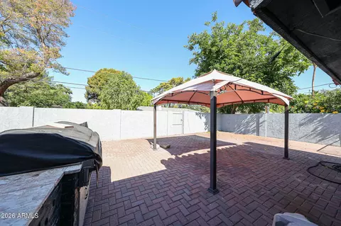 Exterior - 8444 N 7th Ave, Phoenix, AZ 85021 photo 5 of 14