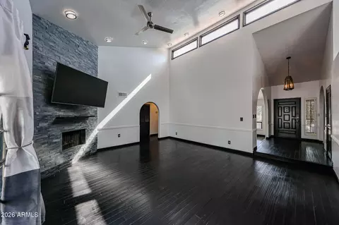 Living - 8444 N 7th Ave, Phoenix, AZ 85021 photo 1 of 7