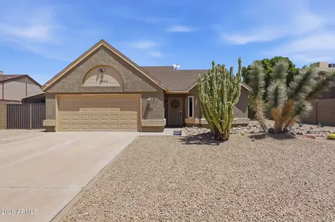 6824 W Cinnabar Ave, Peoria, AZ 85345