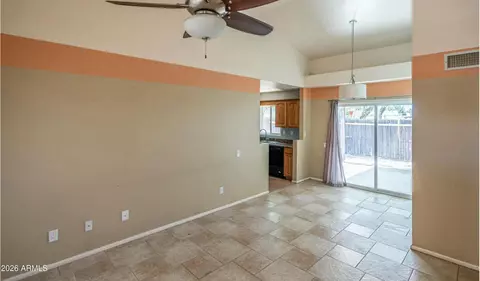 Living - 4026 E Carson Rd, Phoenix, AZ 85042 photo 1 of 2