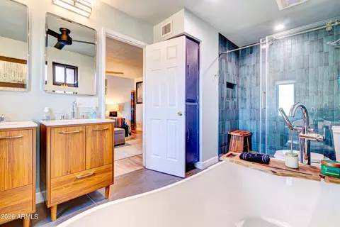 Bath - 10042 N 28th St, Phoenix, AZ 85028 photo 2 of 3