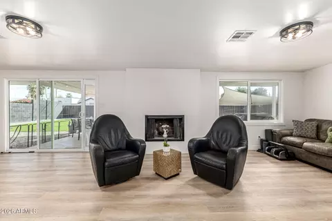 Living - 2539 E Campbell Ave, Phoenix, AZ 85016 photo 2 of 3