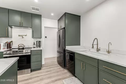 Kitchen - 2539 E Campbell Ave, Phoenix, AZ 85016 photo 2 of 4