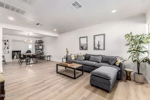 Living - 2539 E Campbell Ave, Phoenix, AZ 85016 photo 1 of 3