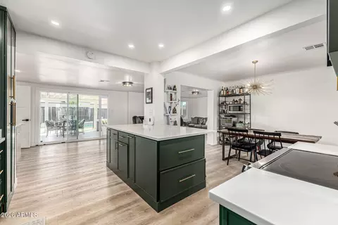 Kitchen - 2539 E Campbell Ave, Phoenix, AZ 85016 photo 3 of 4