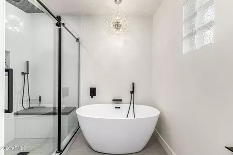 Bath - 2539 E Campbell Ave, Phoenix, AZ 85016 photo 2 of 3