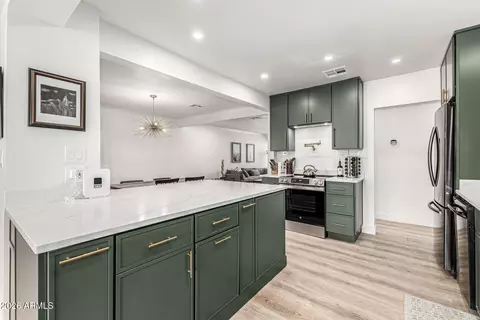 Kitchen - 2539 E Campbell Ave, Phoenix, AZ 85016 photo 4 of 4