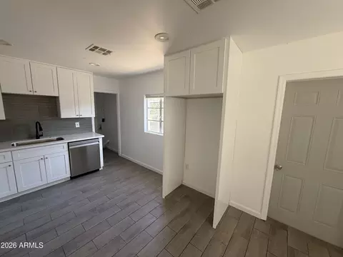 Kitchen - 8033 N 29th Dr, Phoenix, AZ 85051 photo 1 of 2