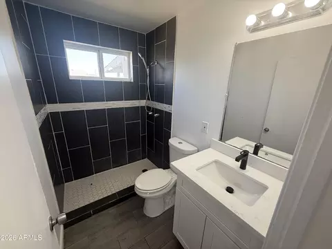 Bath - 8033 N 29th Dr, Phoenix, AZ 85051 photo 2 of 2