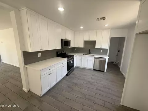 Kitchen - 8033 N 29th Dr, Phoenix, AZ 85051 photo 2 of 2