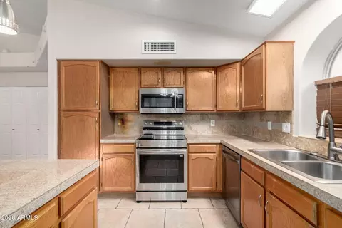 Kitchen - 15428 S 23rd Pl, Phoenix, AZ 85048 photo 2 of 4
