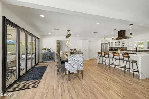 Dining - 302 E Harmont Dr, Phoenix, AZ 85020 photo 2 of 2