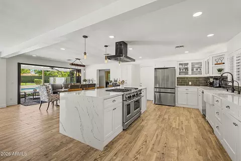 Kitchen - 302 E Harmont Dr, Phoenix, AZ 85020 photo 2 of 5