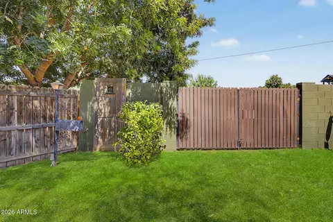 Exterior - 302 E Harmont Dr, Phoenix, AZ 85020 photo 2 of 25