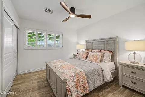Bedroom - 302 E Harmont Dr, Phoenix, AZ 85020 photo 4 of 7