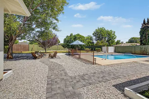 Exterior - 302 E Harmont Dr, Phoenix, AZ 85020 photo 13 of 25