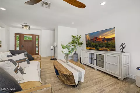 Living - 302 E Harmont Dr, Phoenix, AZ 85020 photo 3 of 3