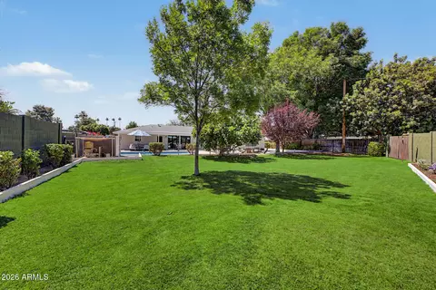 Exterior - 302 E Harmont Dr, Phoenix, AZ 85020 photo 1 of 25
