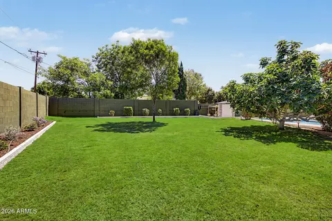 Exterior - 302 E Harmont Dr, Phoenix, AZ 85020 photo 9 of 25