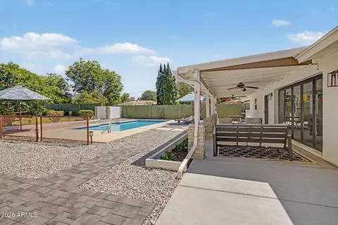Exterior - 302 E Harmont Dr, Phoenix, AZ 85020 photo 12 of 25