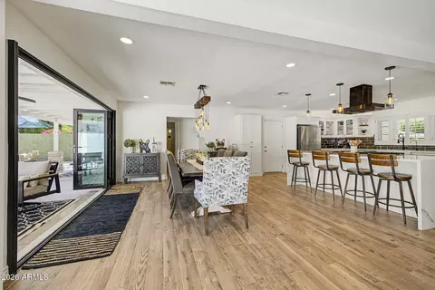 Dining - 302 E Harmont Dr, Phoenix, AZ 85020 photo 1 of 2