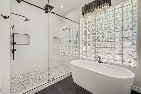 Bath - 302 E Harmont Dr, Phoenix, AZ 85020 photo 2 of 7
