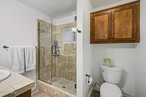 Bath - 302 E Harmont Dr, Phoenix, AZ 85020 photo 5 of 7