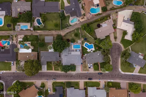 View/Area - 302 E Harmont Dr, Phoenix, AZ 85020 photo 4 of 5