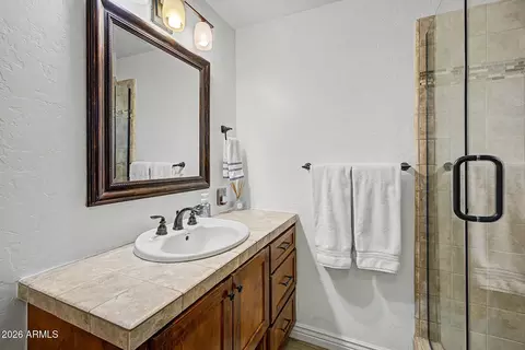Bath - 302 E Harmont Dr, Phoenix, AZ 85020 photo 6 of 7