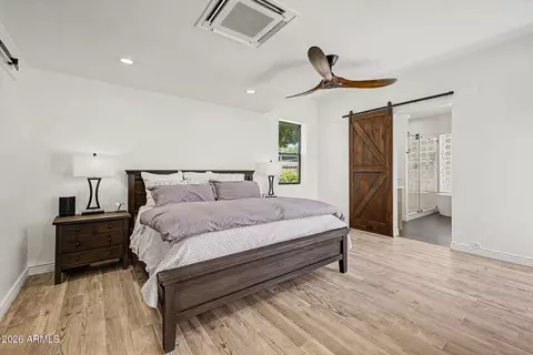 Bedroom - 302 E Harmont Dr, Phoenix, AZ 85020 photo 3 of 7