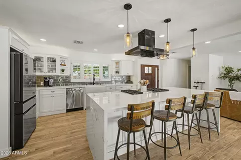 Kitchen - 302 E Harmont Dr, Phoenix, AZ 85020 photo 4 of 5