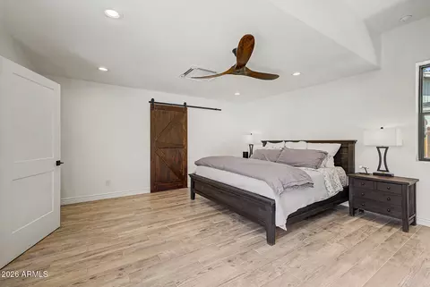 Bedroom - 302 E Harmont Dr, Phoenix, AZ 85020 photo 2 of 7