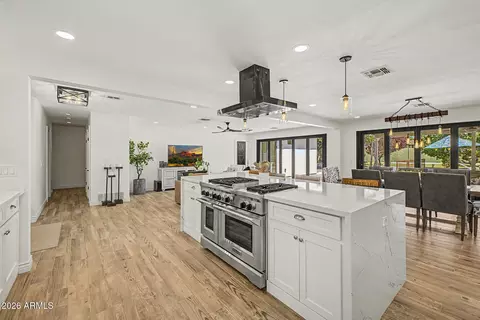 Kitchen - 302 E Harmont Dr, Phoenix, AZ 85020 photo 3 of 5