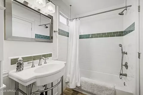 Bath - 302 E Harmont Dr, Phoenix, AZ 85020 photo 7 of 7