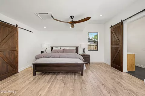 Bedroom - 302 E Harmont Dr, Phoenix, AZ 85020 photo 1 of 7