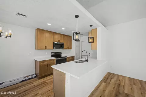 Kitchen - 4544 N 79th Ave, Phoenix, AZ 85033 photo 2 of 6