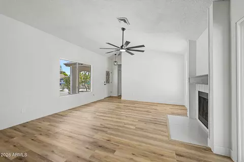 Living - 4544 N 79th Ave, Phoenix, AZ 85033 photo 2 of 7