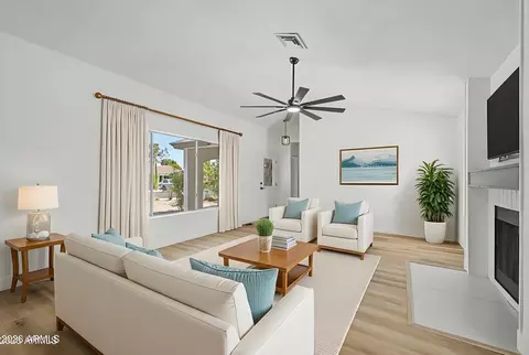 Living - 4544 N 79th Ave, Phoenix, AZ 85033 photo 6 of 7