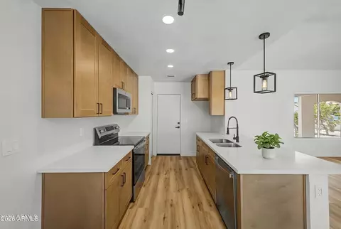 Kitchen - 4544 N 79th Ave, Phoenix, AZ 85033 photo 5 of 6