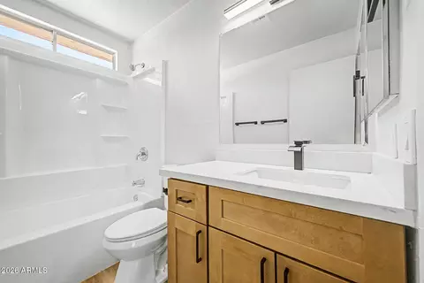 Bath - 4544 N 79th Ave, Phoenix, AZ 85033 photo 2 of 4