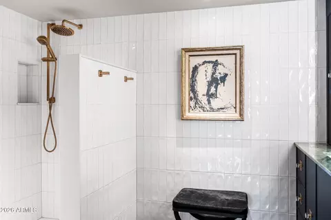 Bath - 6502 N Central Ave #D402, Phoenix, AZ 85012 photo 4 of 7