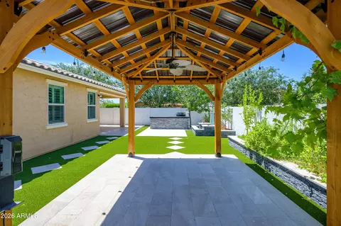 Exterior - 1070 E Oriole Dr, Gilbert, AZ 85297 photo 8 of 10