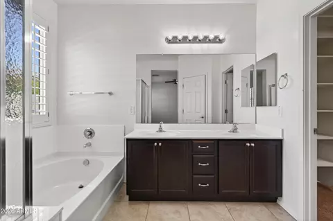 Bath - 1070 E Oriole Dr, Gilbert, AZ 85297 photo 1 of 3