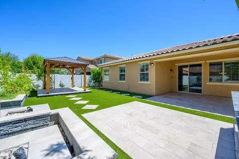 Exterior - 1070 E Oriole Dr, Gilbert, AZ 85297 photo 6 of 10