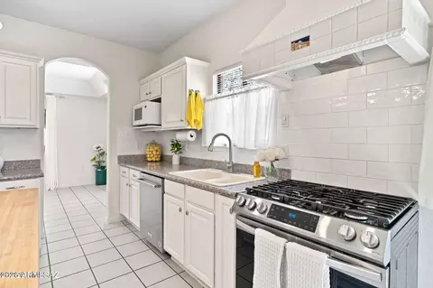 Kitchen - 1045 E Nuestro St, Oracle, AZ 85623 photo 6 of 6
