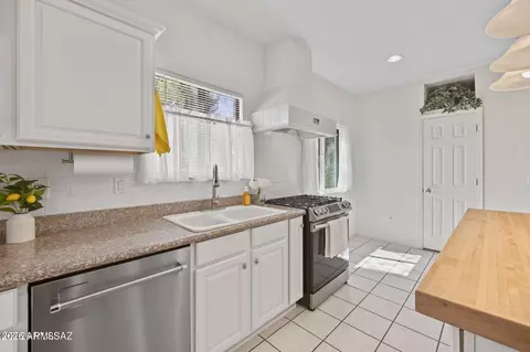 Kitchen - 1045 E Nuestro St, Oracle, AZ 85623 photo 2 of 6